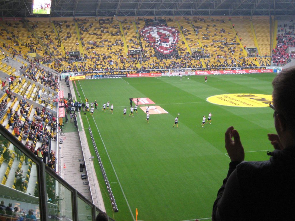 Glucksgas-Stadion_02